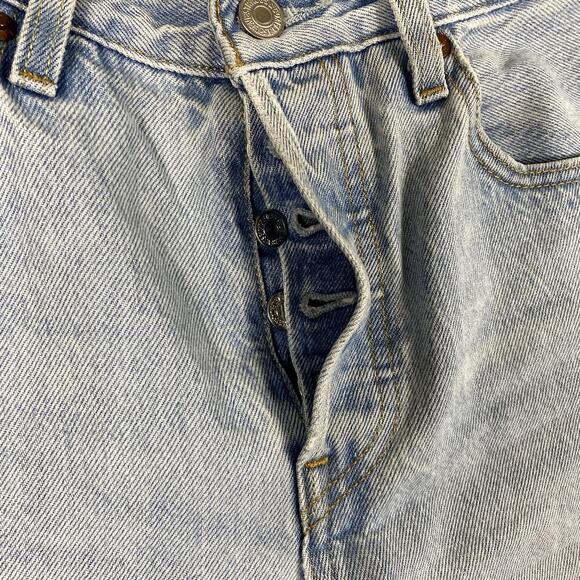 Levi's 501 Women's 25 x 28 Jeans Straight Leg Button Fly Light Wash - Picture 4 of 11